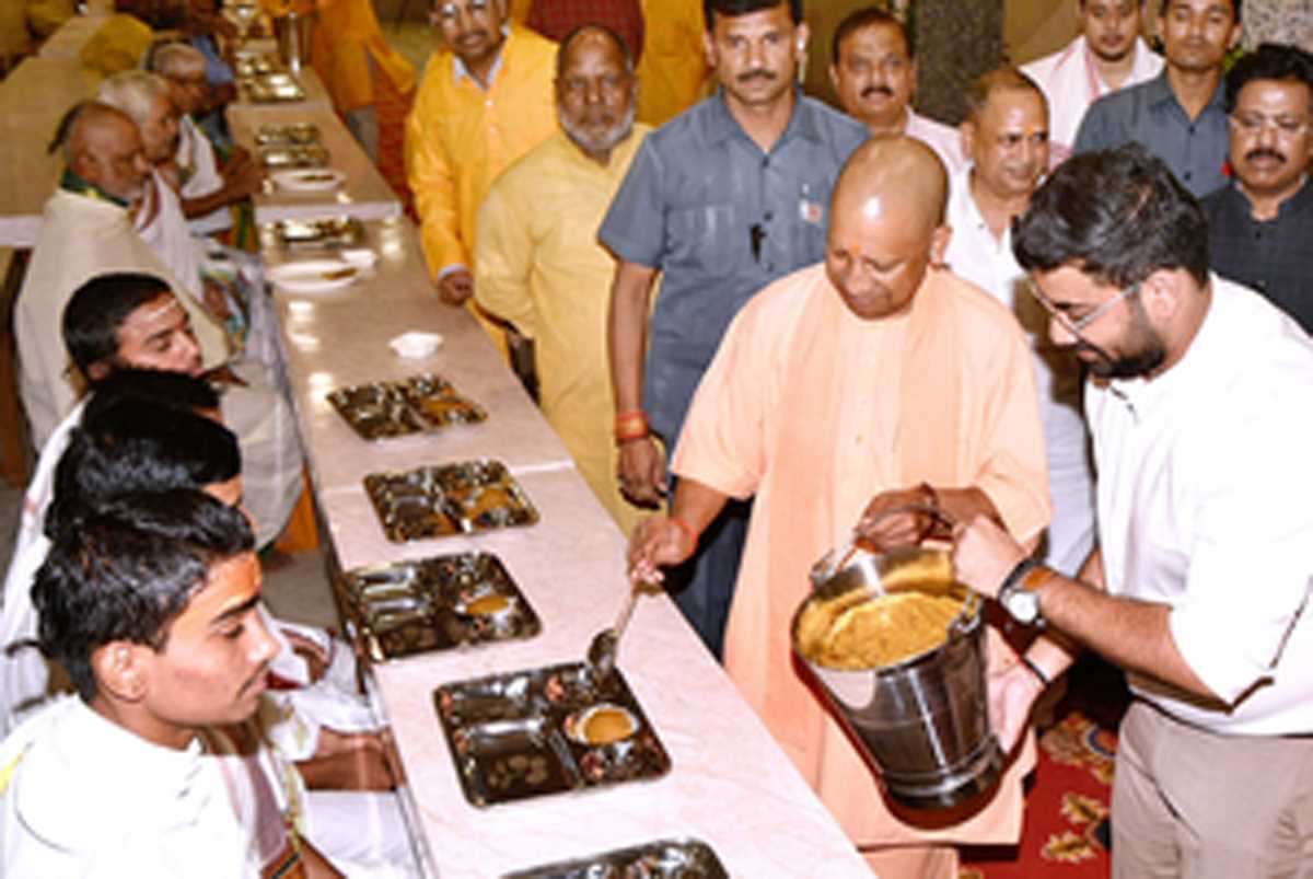 अन्नदान की महत्ता को भारतीय से अधिक कोई नहीं समझ सकता : मुख्यमंत्री योगी अन्नदान की महत्ता को भारतीय से अधिक कोई नहीं समझ सकता : मुख्यमंत्री योगी